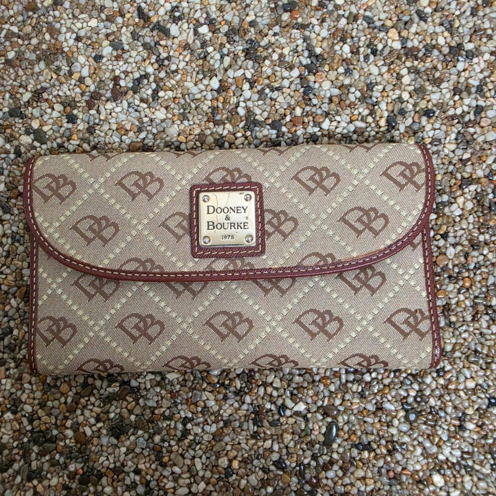 Dooney & Bourke Monogram Signature Continental Clutch Wallet Brown Tan Leather